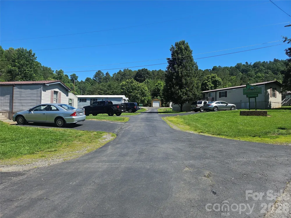 8 Mountain View Road Weaverville, NC 28787