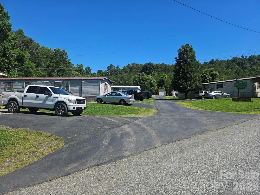 8 Mountain View Road Weaverville, NC 28787