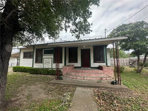 206 Hinton
