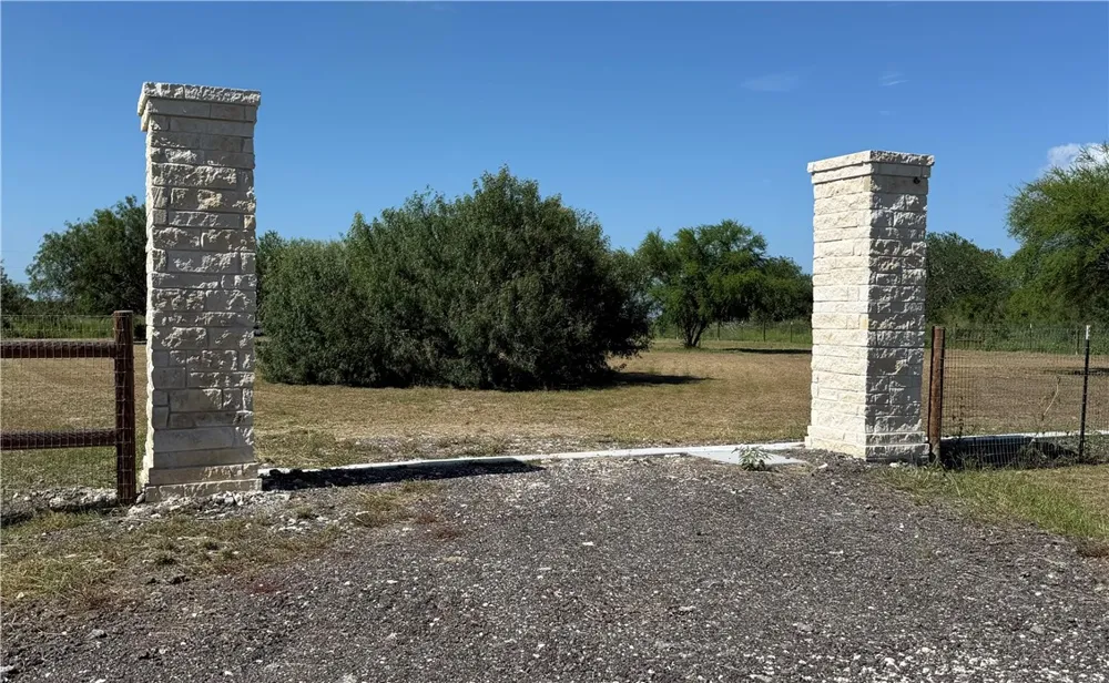 715 Ocanas Drive Robstown, TX 78380