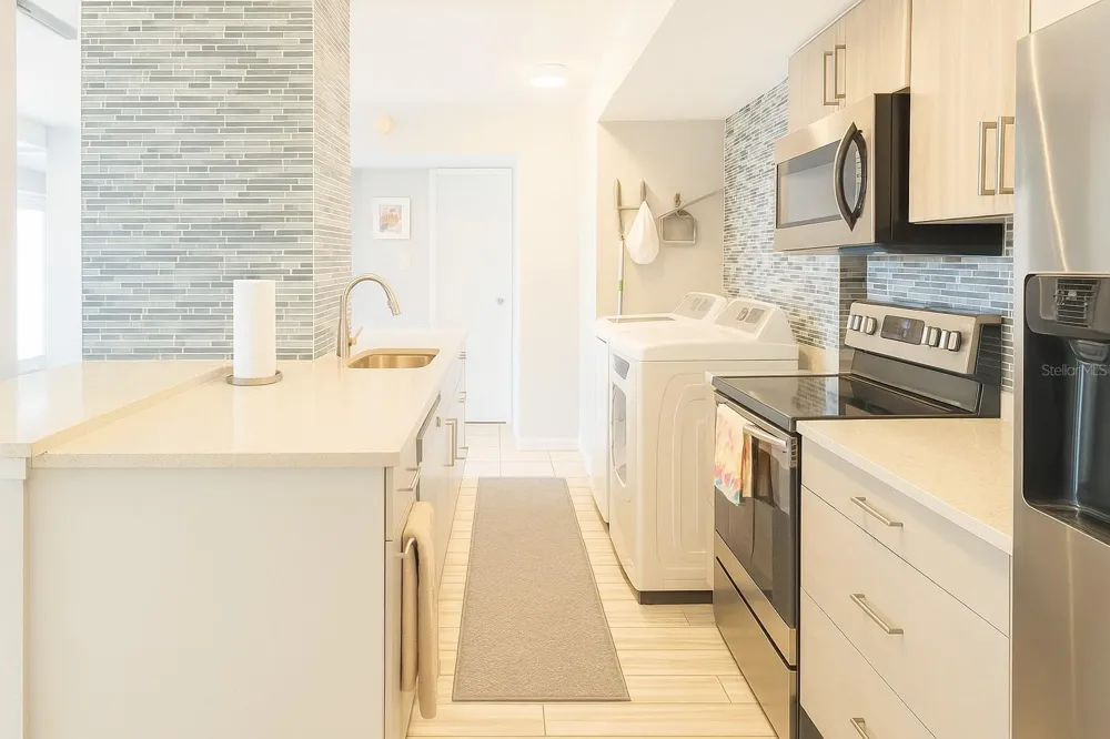 3103 AVE. ISLA VERDE COND. CONDESA DEL MAR #1402 Isla Verde, PR 00913
