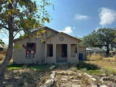 808 Bowen Street