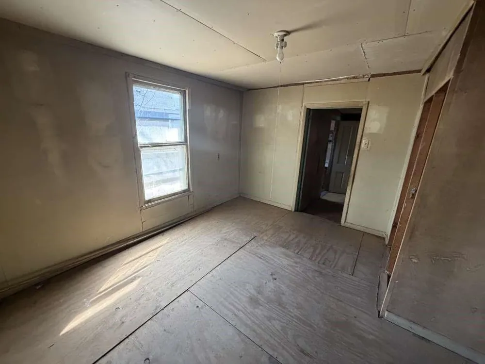 808 Bowen Street Pleasanton, TX 78064