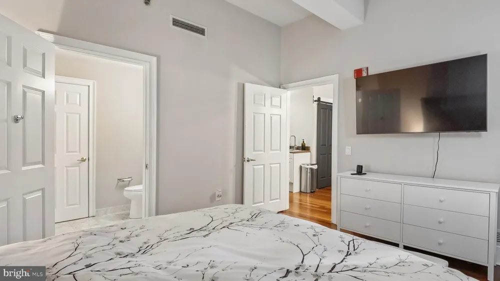 1500 CHESTNUT STREET #8I Philadelphia, PA 19102