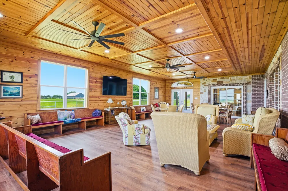 28966 US Highway 377 Gordonville, TX 76245