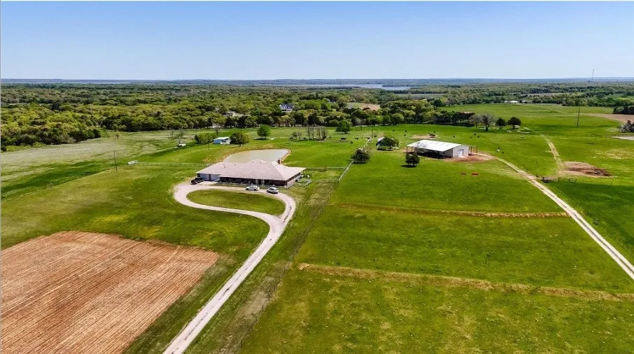 28966 US Highway 377 Gordonville, TX 76245
