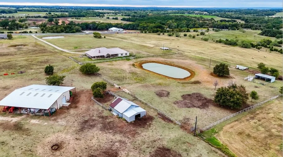 28966 US Highway 377 Gordonville, TX 76245