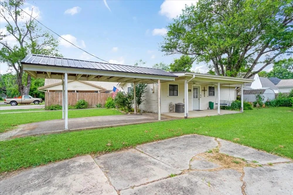 704 E Main Street Honey Grove, TX 75446