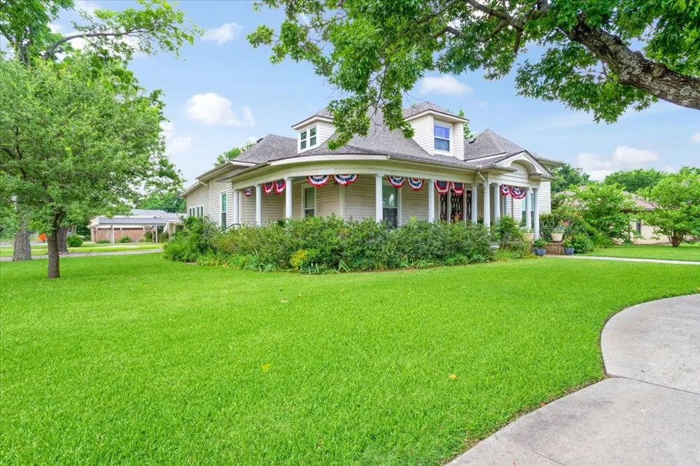 704 E Main Street Honey Grove, TX 75446