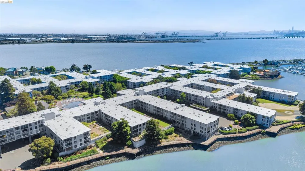 4 Admiral Dr #B430 Emeryville, CA 94608