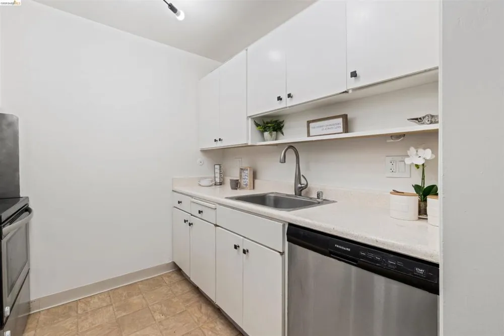 4 Admiral Dr #B430 Emeryville, CA 94608