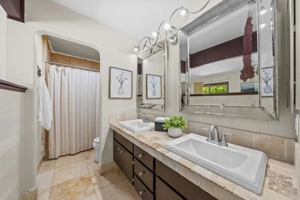 2710 Ariane Drive #3 San Diego, CA 92117
