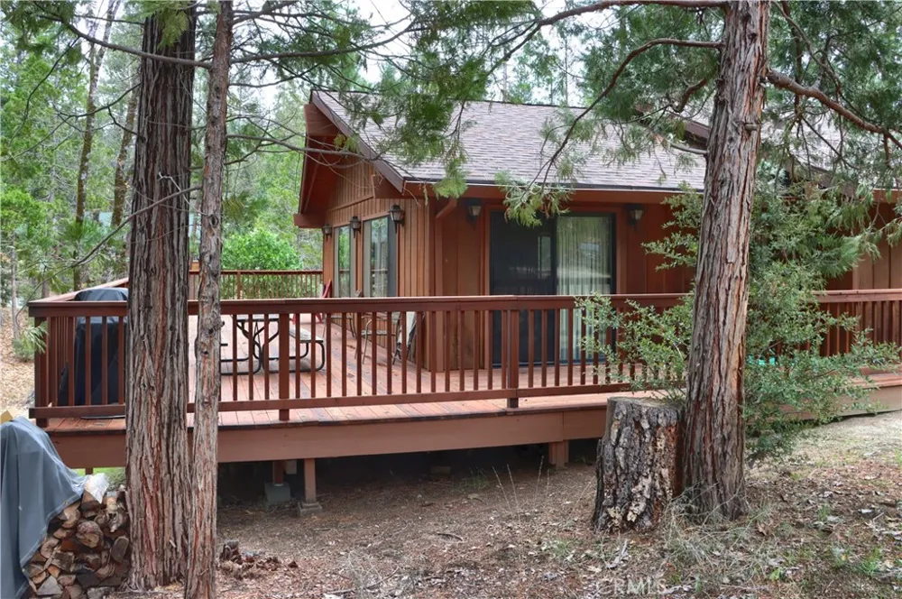 8041 Chilnualna Falls Wawona, CA 95389