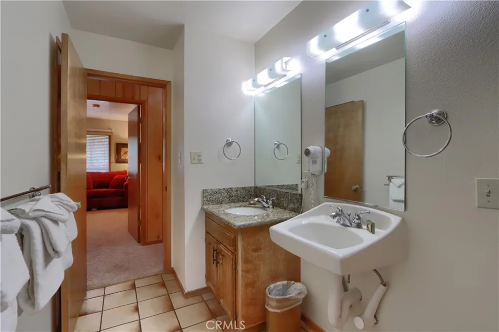 8041 Chilnualna Falls Wawona, CA 95389
