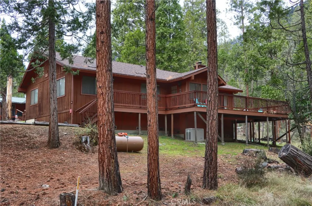8041 Chilnualna Falls Wawona, CA 95389