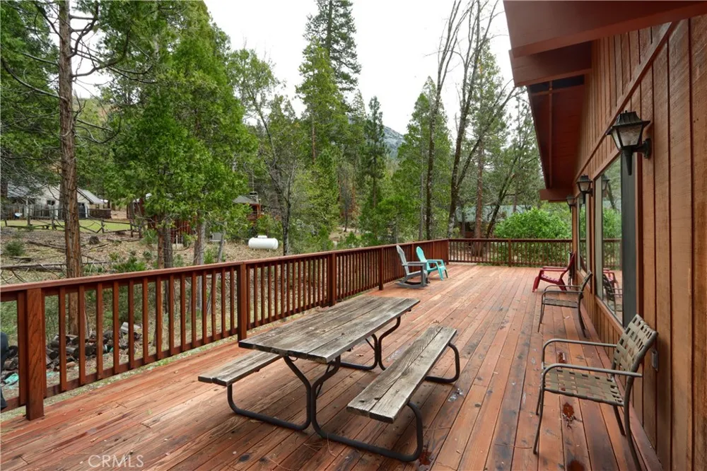 8041 Chilnualna Falls Wawona, CA 95389