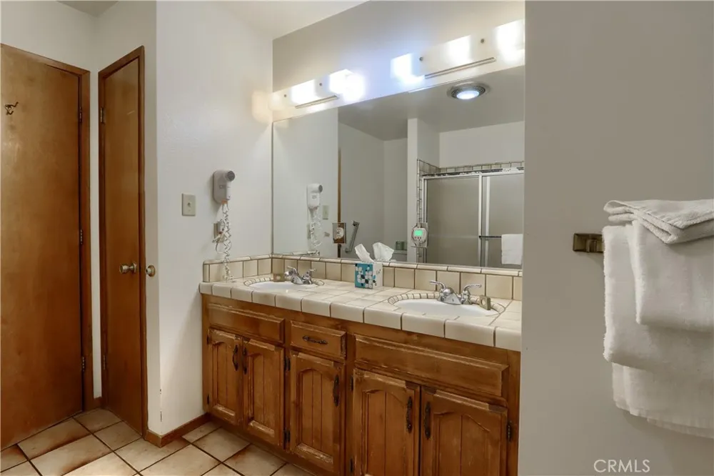 8041 Chilnualna Falls Wawona, CA 95389