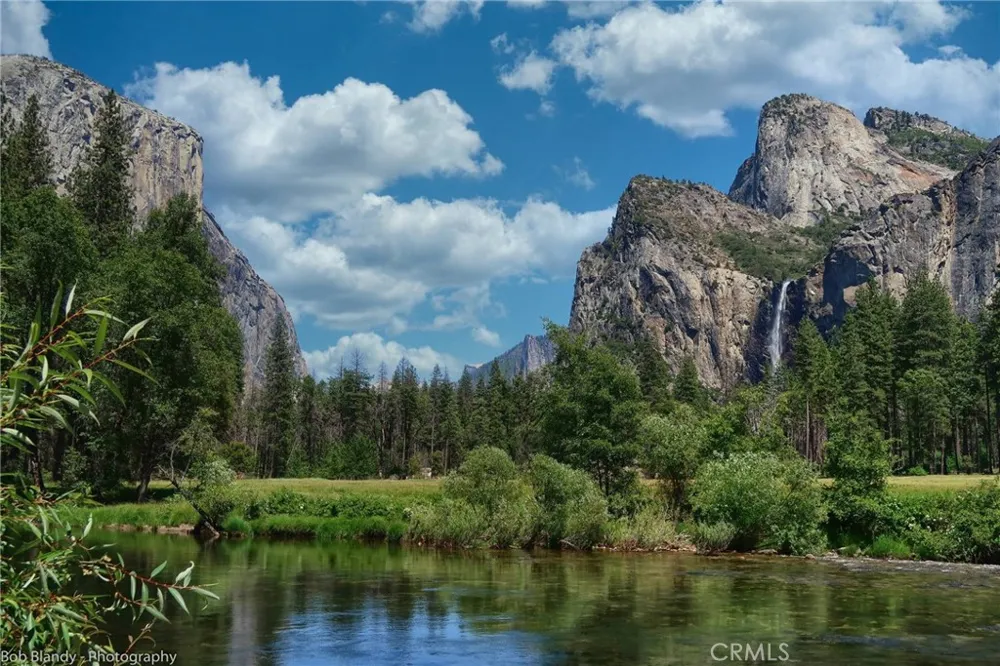 8041 Chilnualna Falls Wawona, CA 95389