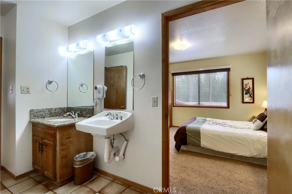 8041 Chilnualna Falls Wawona, CA 95389