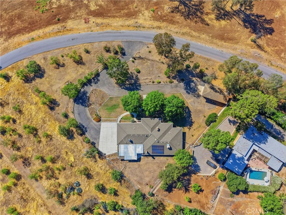 84 S Park St Porterville, CA 93257