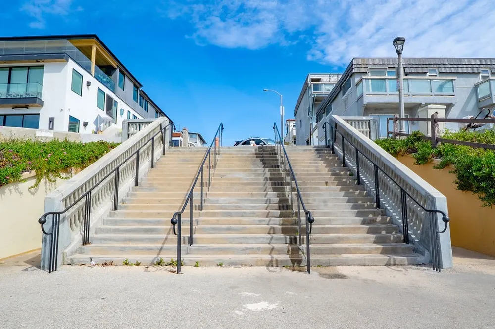 127 21st Manhattan Beach, CA 90266