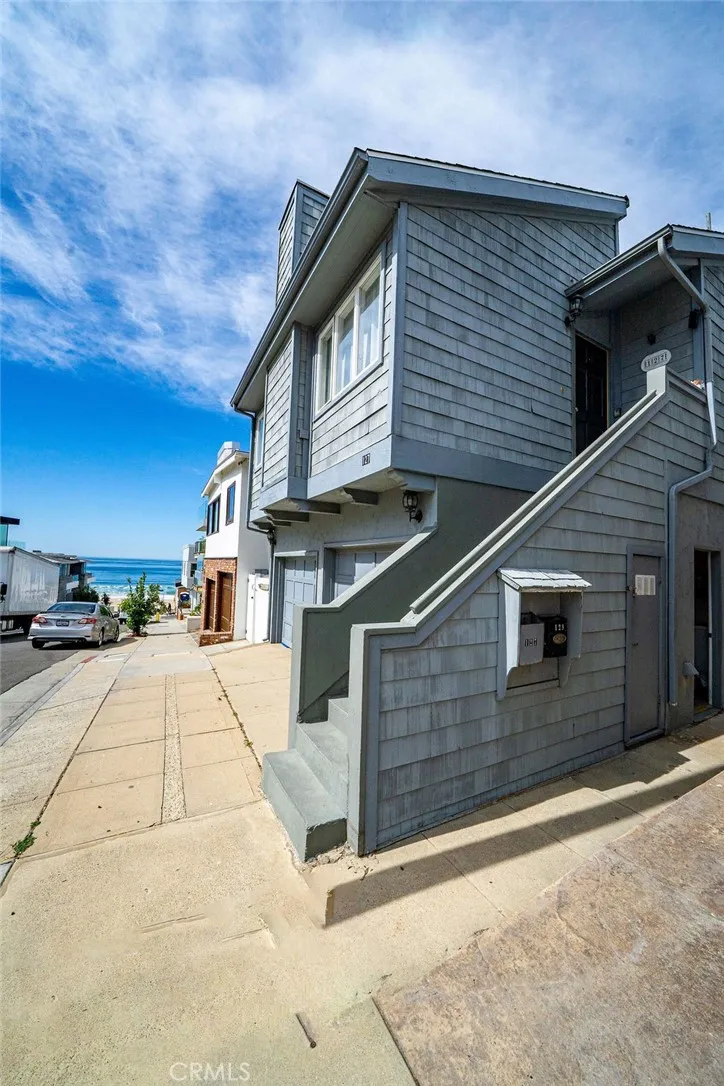 127 21st Manhattan Beach, CA 90266