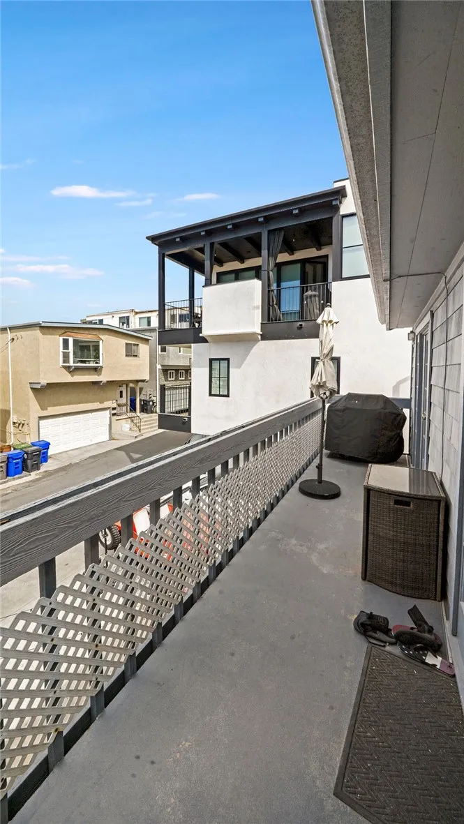 127 21st Manhattan Beach, CA 90266