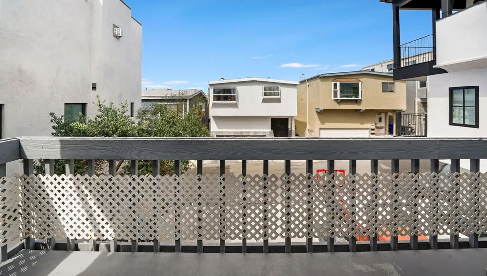 127 21st Manhattan Beach, CA 90266