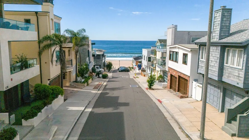 127 21st Manhattan Beach, CA 90266
