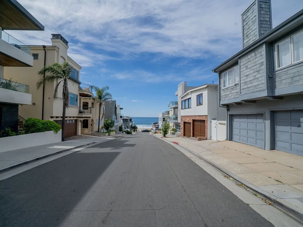 127 21st Manhattan Beach, CA 90266