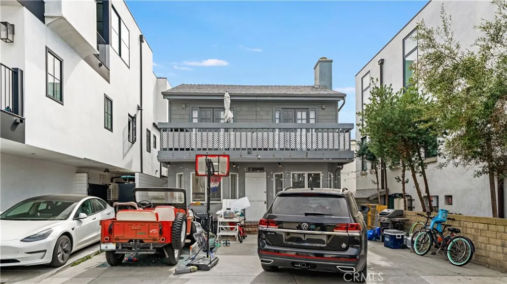 127 21st Manhattan Beach, CA 90266