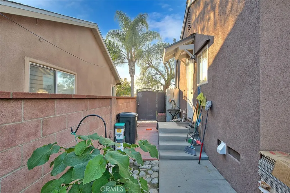 1862 Bonnie Brae Pomona, CA 91767