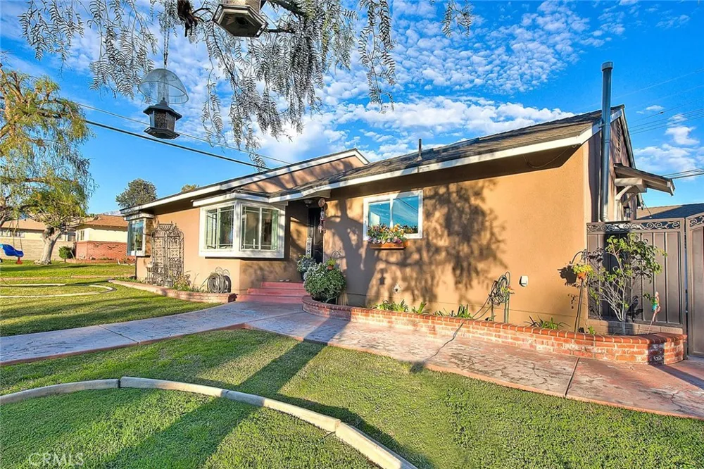 1862 Bonnie Brae Pomona, CA 91767