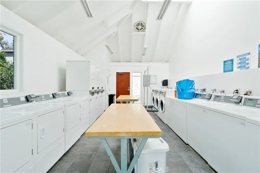 4806 Hollow Corner #234 Culver City, CA 90230