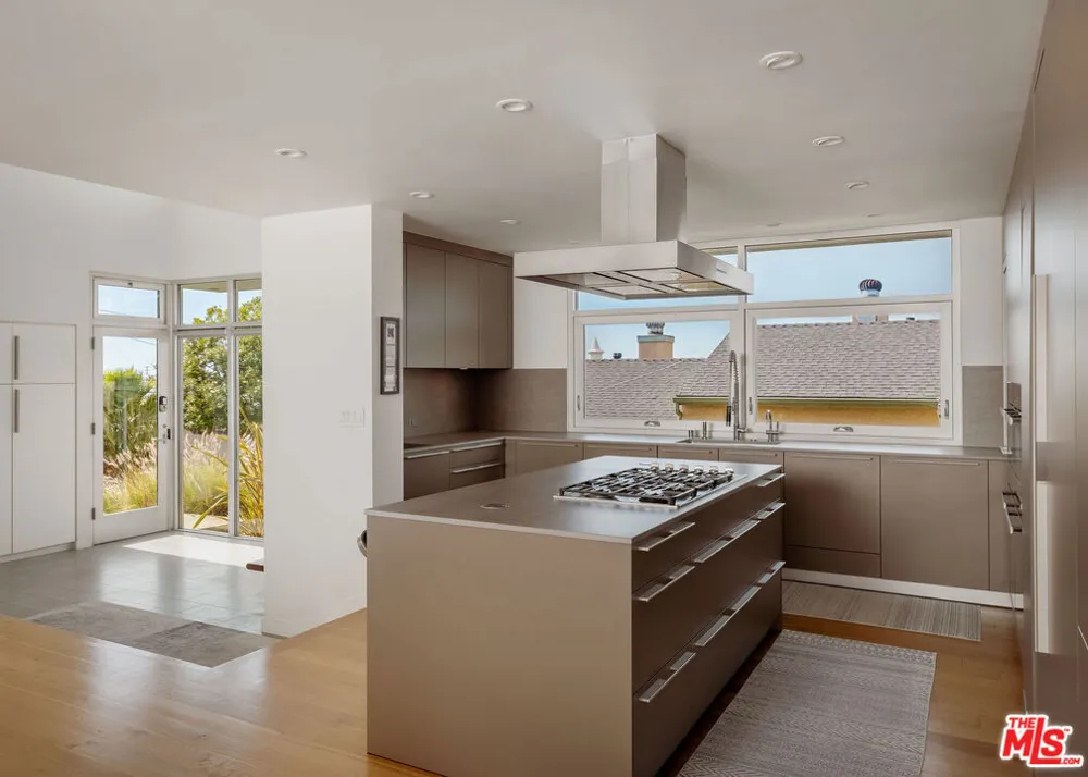 628 Penn Street El Segundo, CA 90245