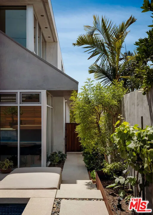 628 Penn Street El Segundo, CA 90245