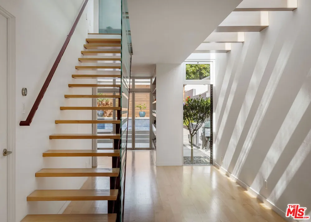 628 Penn Street El Segundo, CA 90245