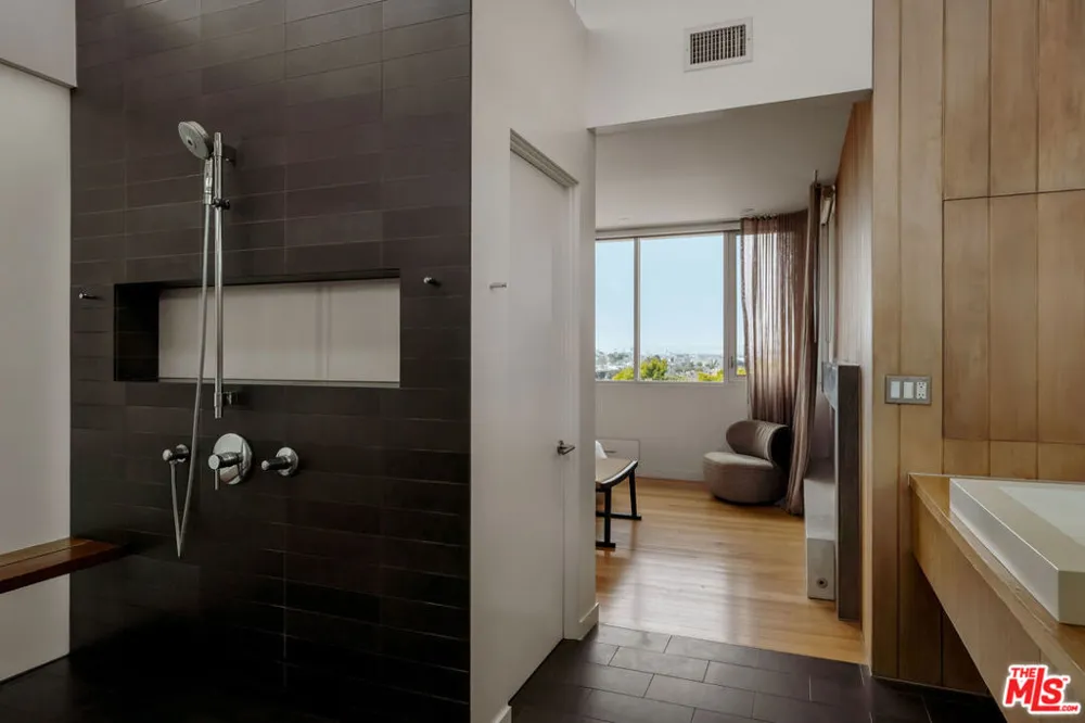 628 Penn Street El Segundo, CA 90245