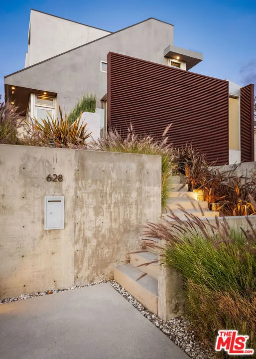 628 Penn Street El Segundo, CA 90245