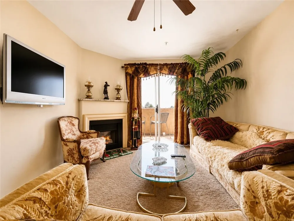 11410 Brookshire #212 Downey, CA 90241