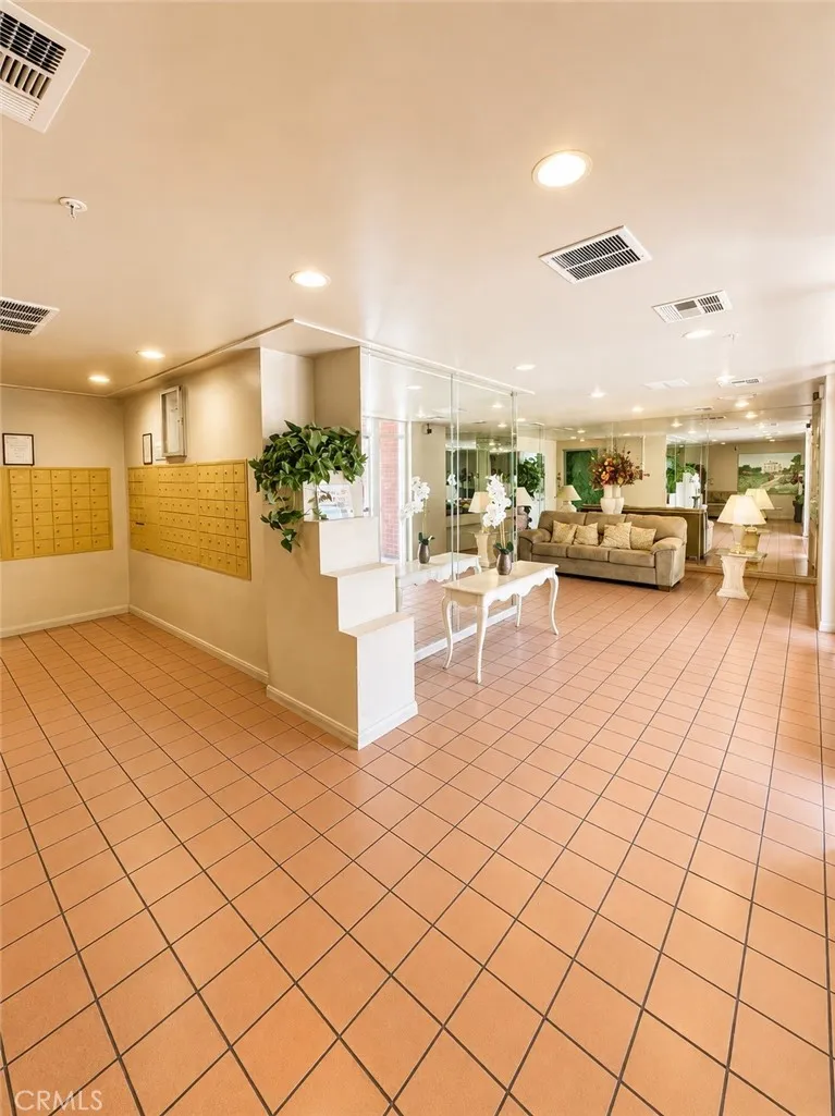 11410 Brookshire #212 Downey, CA 90241