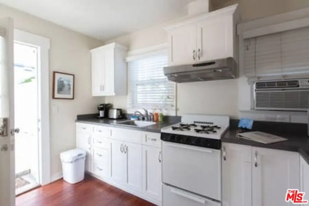 2323 Grand Canal Venice, CA 90291