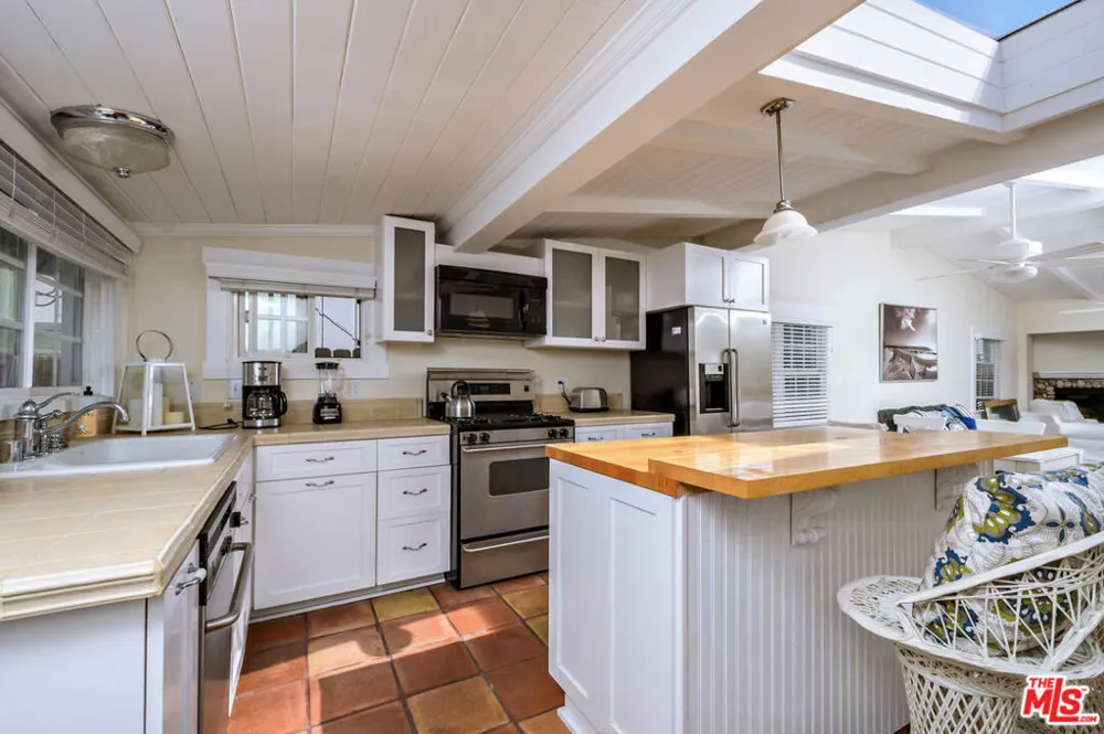 2323 Grand Canal Venice, CA 90291