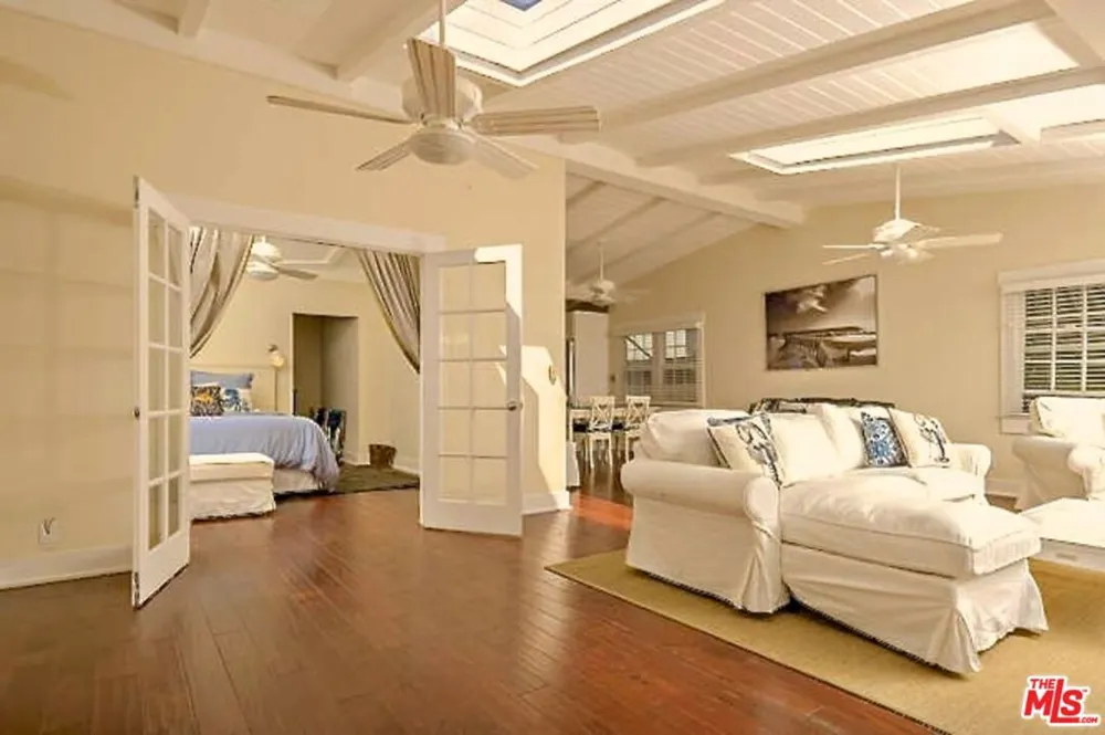 2323 Grand Canal Venice, CA 90291