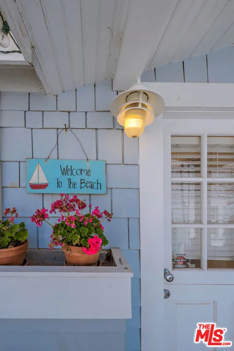 2323 Grand Canal Venice, CA 90291