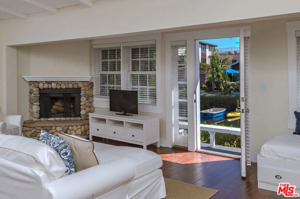 2323 Grand Canal Venice, CA 90291