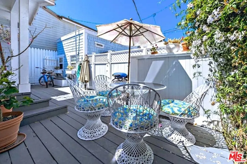 2323 Grand Canal Venice, CA 90291