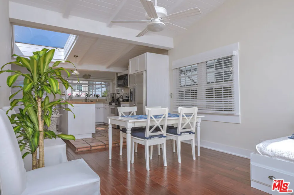 2323 Grand Canal Venice, CA 90291
