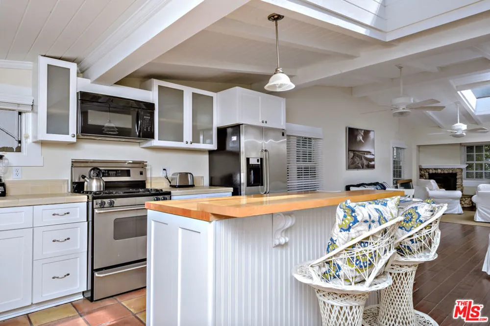 2323 Grand Canal Venice, CA 90291