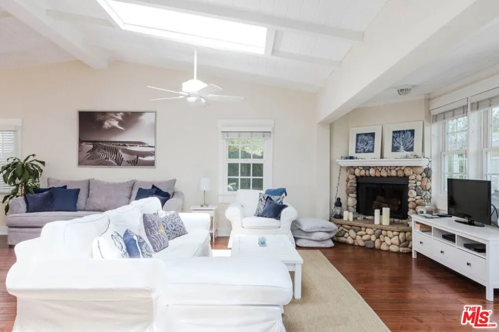 2323 Grand Canal Venice, CA 90291